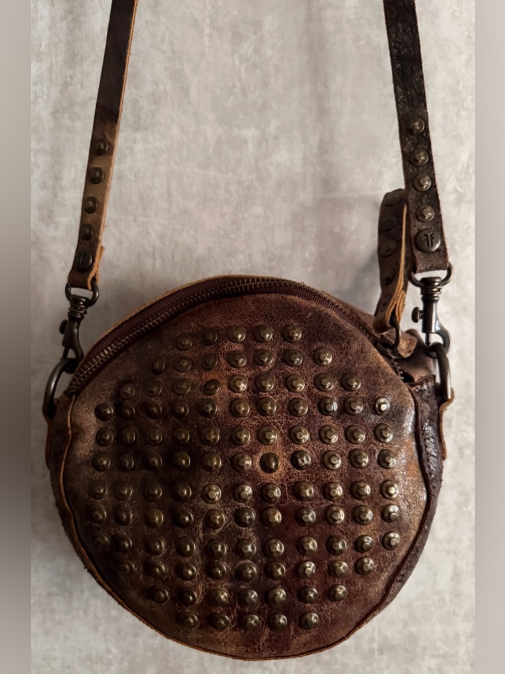 FRYE Brooke Studded Round Brown distressed leather Brass Tone studs Crossbody - Picture 7 of 9